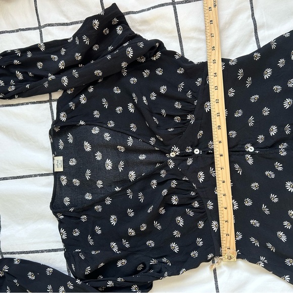 Aritzia Wilfred Daisy Button Up Blouse Size Medium - Picture 8 of 10
